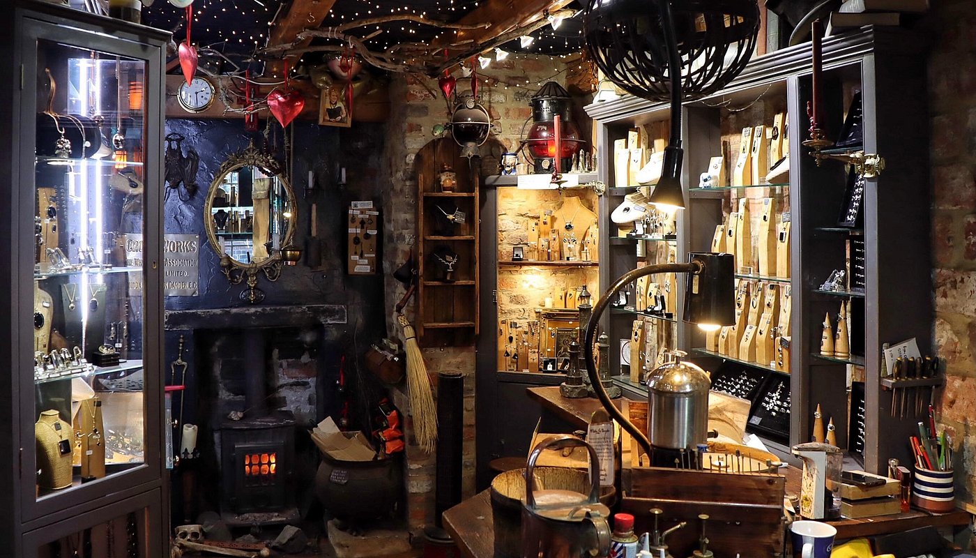 5 Best Antique Shops in York - Discover distinctive pieces from earlier decades
